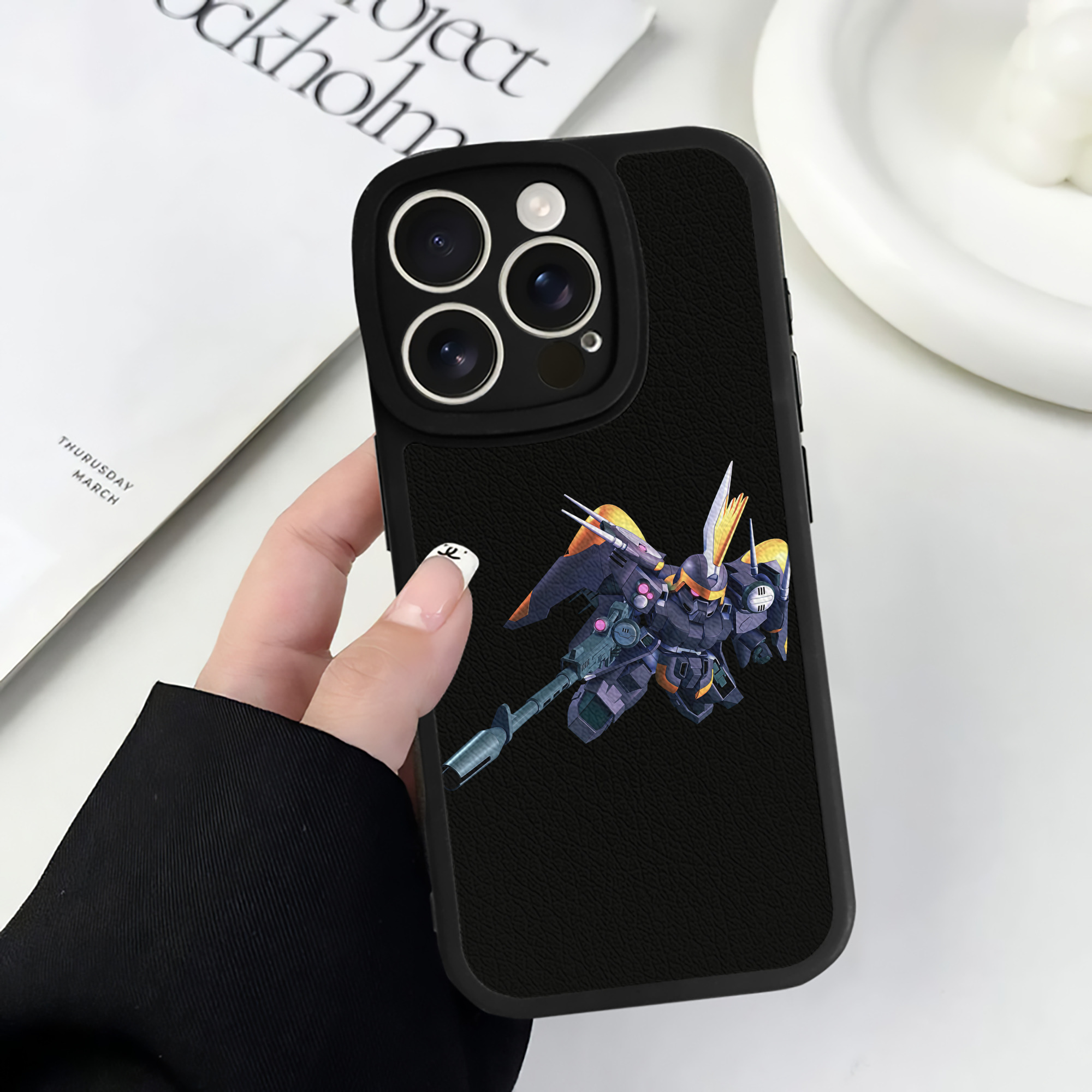 （画像用） 機動戦士ガンダム Mobile Suit Gundam 【iPhone 16シリーズ対応】シリコンスマホケース（レザー調） 材質：シリコン